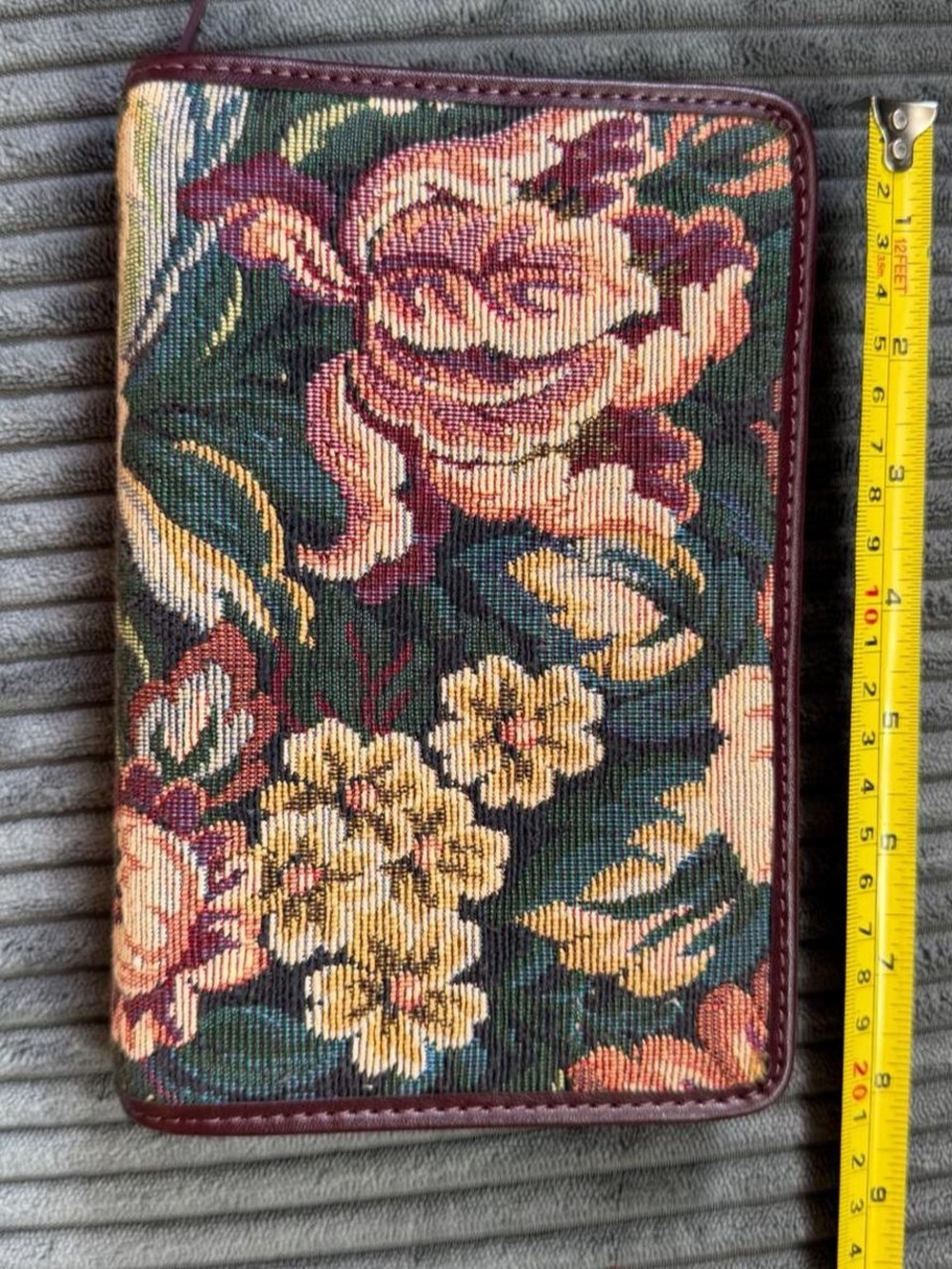 Vintage tapestry day runner binder - Picture 2 of 7